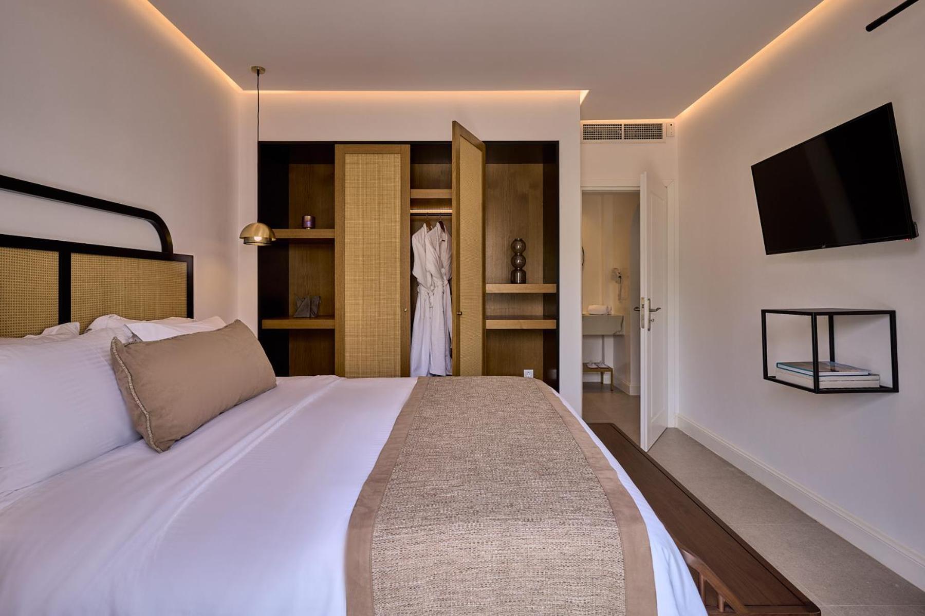 Alleys All-Suite Hotel & Spa Pyrgos Kallistis Room photo